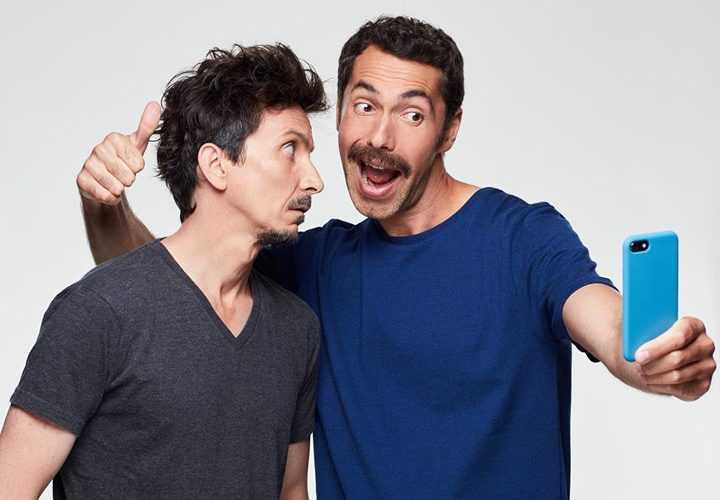 Ben et Arnaud Tsamere, ensemble (sur scène) Ben & Arnaud Tsamere en spectacle à Carquefou le 29/11 au Théâtre de la Fleuriaye