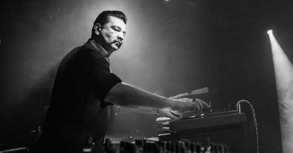 Arnaud Rebotini & le Don Van Club : 120 battements par minute Arnaud Rebotini & le Don Van Club en concert à Nantes le 8 novembre au lieu unique