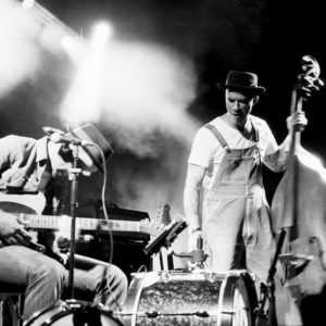 THE SMART HOBOS ★ WHITE SHELTER ★ GRATUIT THE SMART HOBOS ★ WHITE SHELTER ★ GRATUIT