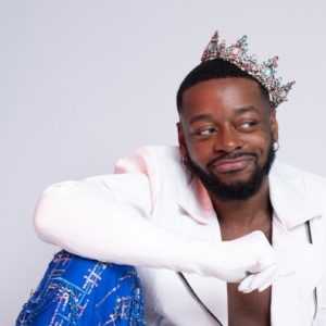 « Touch of Silver Ball » - Ball Voguing avec Vinii Revlon « Touch of Silver Ball » – Ball Voguing avec Vinii Revlon